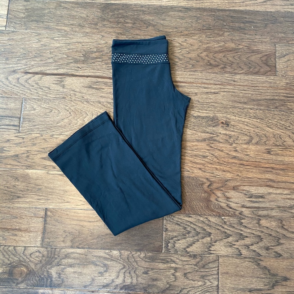 Size 10; Black Reversible Lululemon Groove Pant